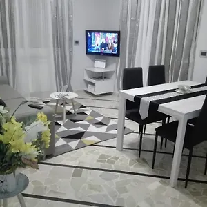 Ylli House Appartamento